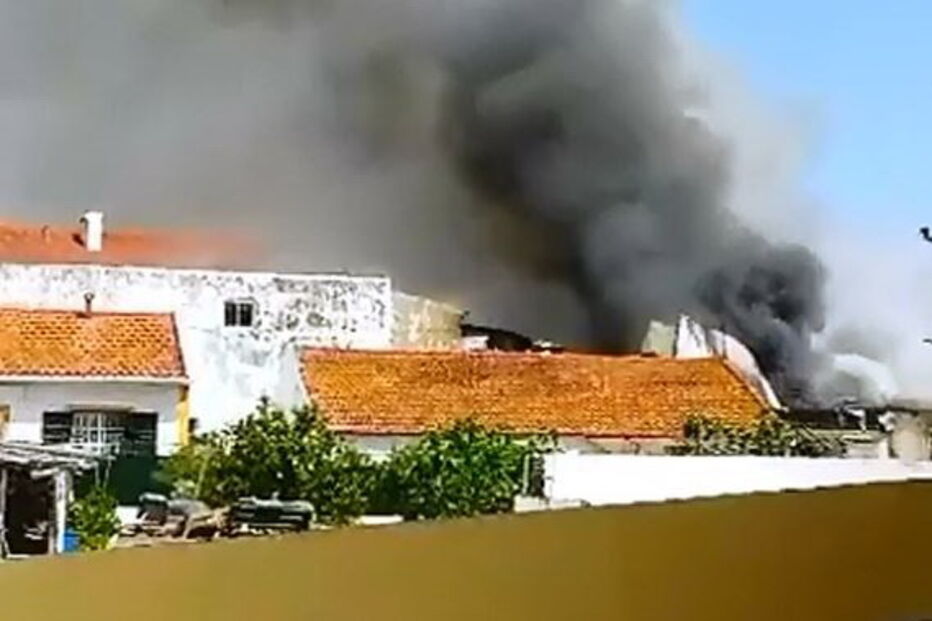 Moradores captaram coluna de fumo após tragédia