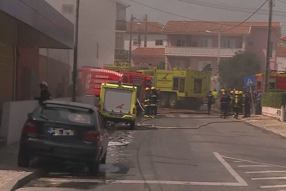 Aeronave caiu junto a supermercado