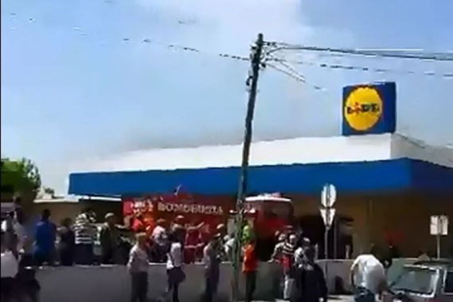 Aeronave caiu junto a supermercado