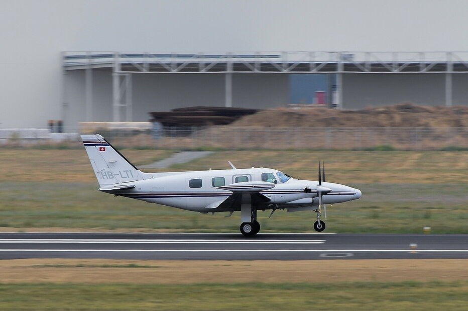 O avião que se despenhou em Tires é um Piper PA-31T Cheyenne II
