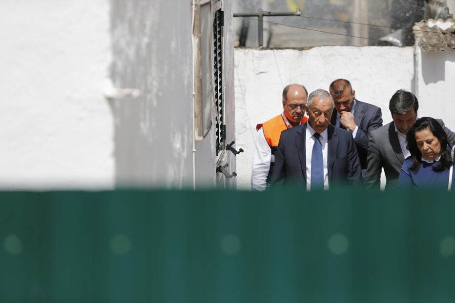 Marcelo Rebelo de Sousa no local do acidente com avião em Tires