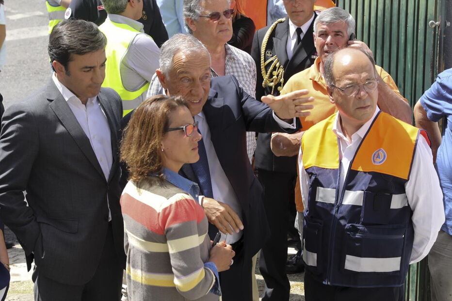 Marcelo Rebelo de Sousa no local do acidente com avião em Tires