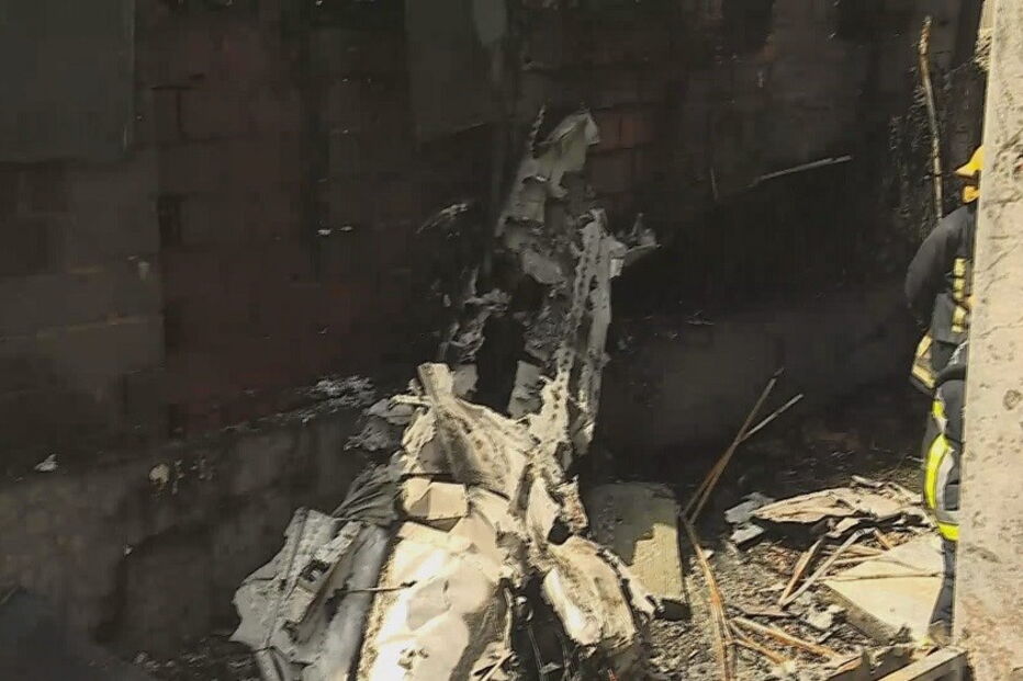Aeronave ficou completamente destruída na queda, seguida de incêndio