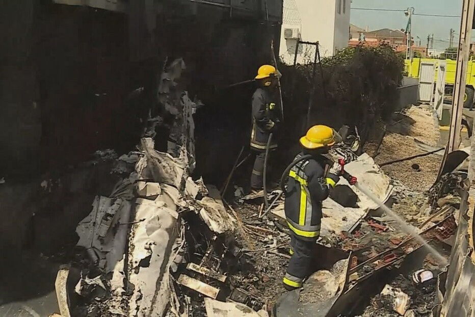 Aeronave ficou completamente destruída na queda, seguida de incêndio