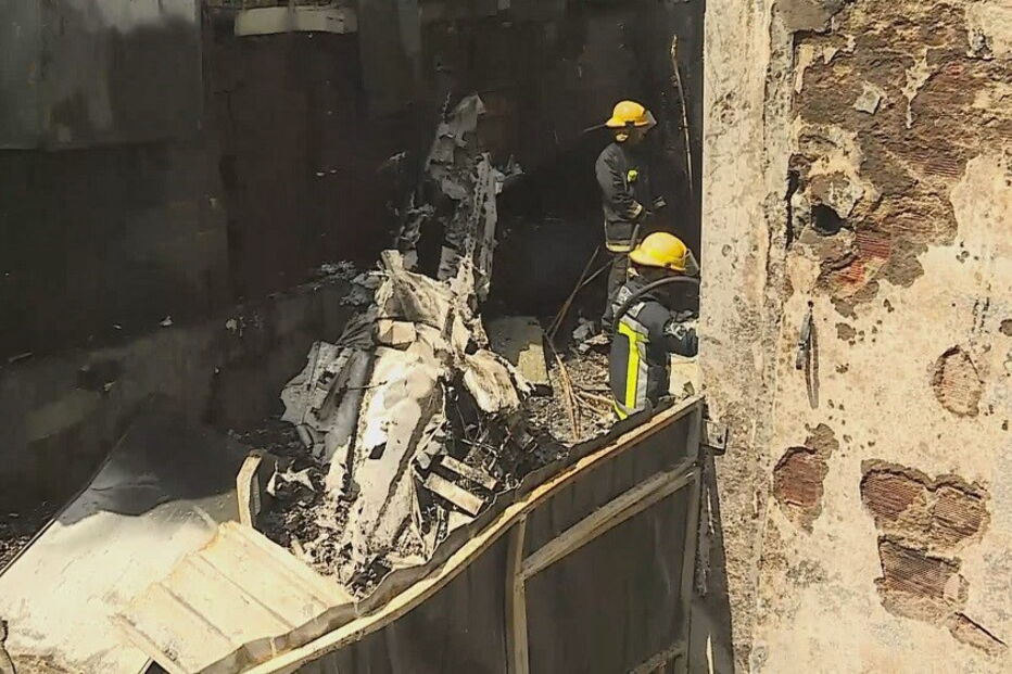 Aeronave ficou completamente destruída na queda, seguida de incêndio