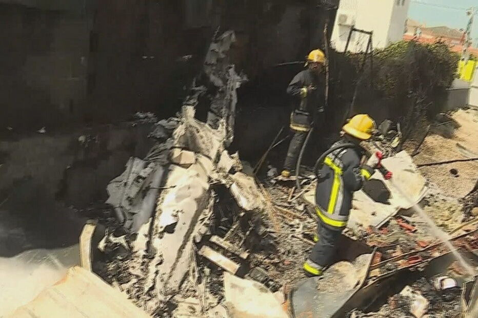 Aeronave ficou completamente destruída na queda, seguida de incêndio