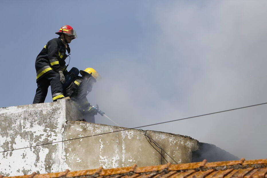 Avião despenha em Tires matando cinco pessoas