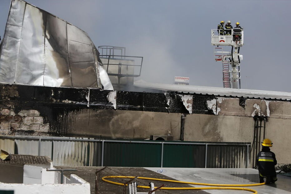 Avião despenha em Tires matando cinco pessoas
