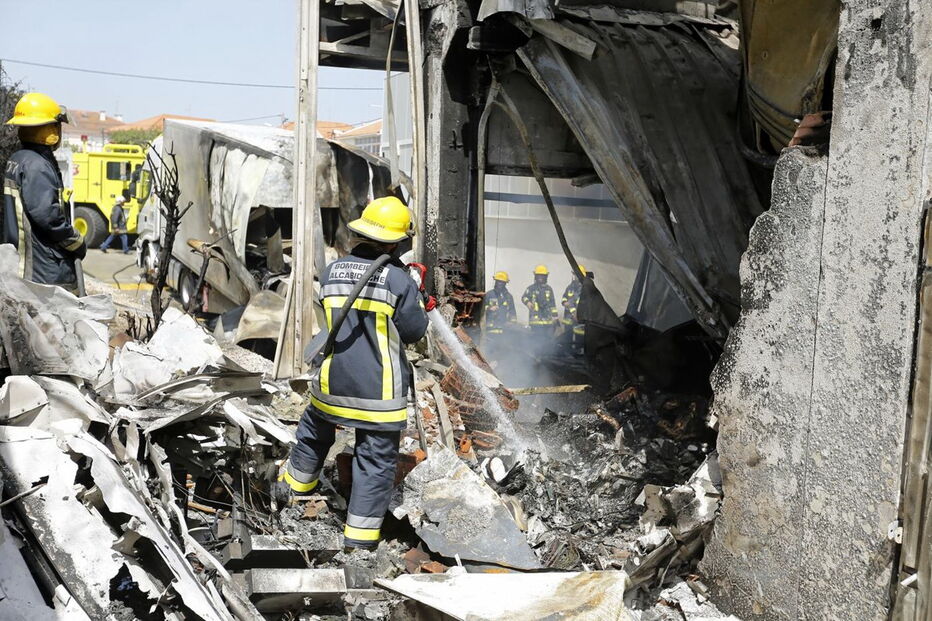 Avião despenha em Tires matando cinco pessoas