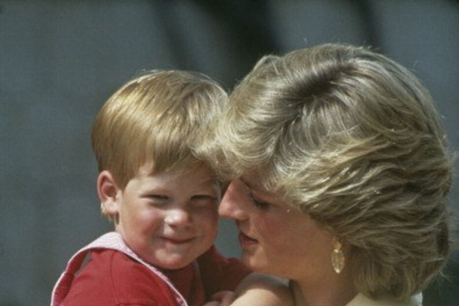 O príncipe Harry tinha 12 anos quando a princesa Diana morreu num trágico acidente de carro, em 1997