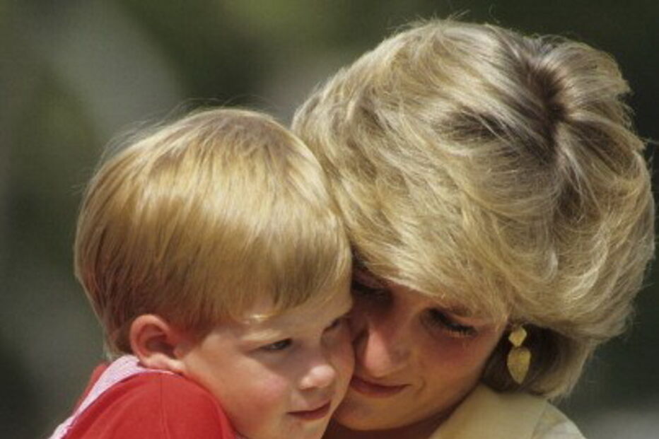 O príncipe Harry tinha 12 anos quando a princesa Diana morreu num trágico acidente de carro, em 1997