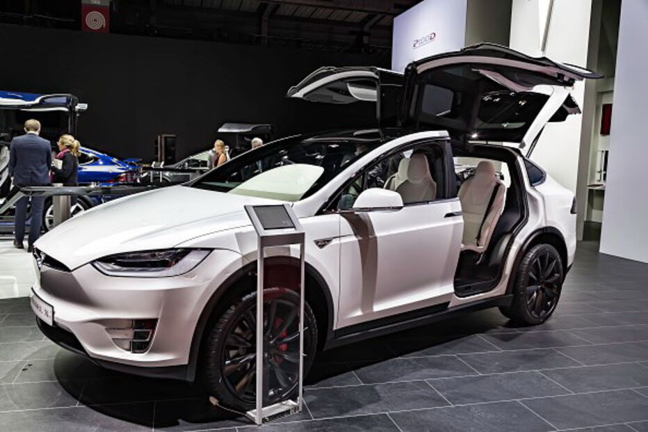 Tesla, Portugal, stand, Lisboa, carro, veículos, luxo, Centro Comercial das Amoreiras, SUV Model X