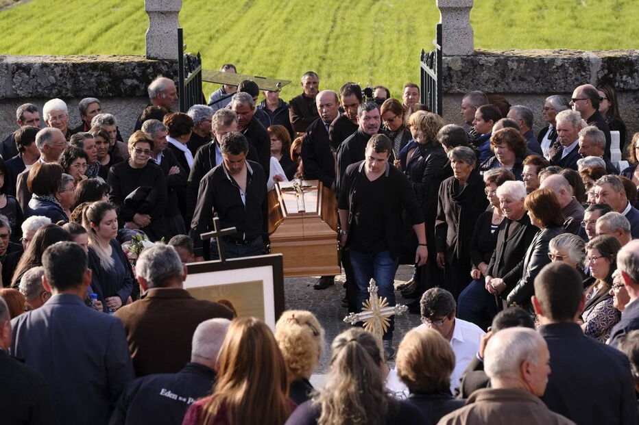 Dor e emoção no último adeus a Liliane Pinto