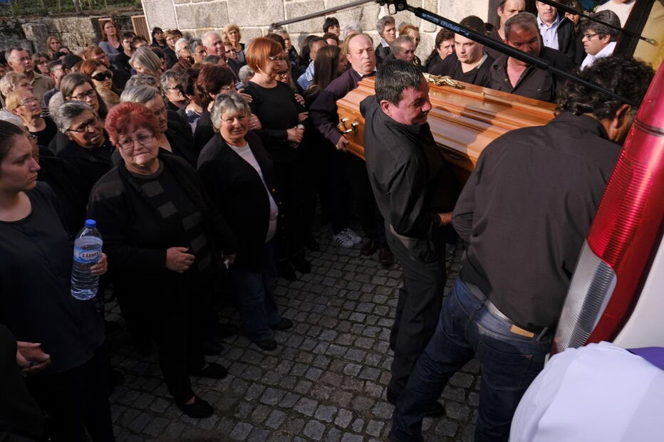 Dor e emoção no último adeus a Liliane Pinto