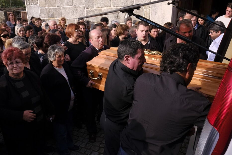 Dor e emoção no último adeus a Liliane Pinto