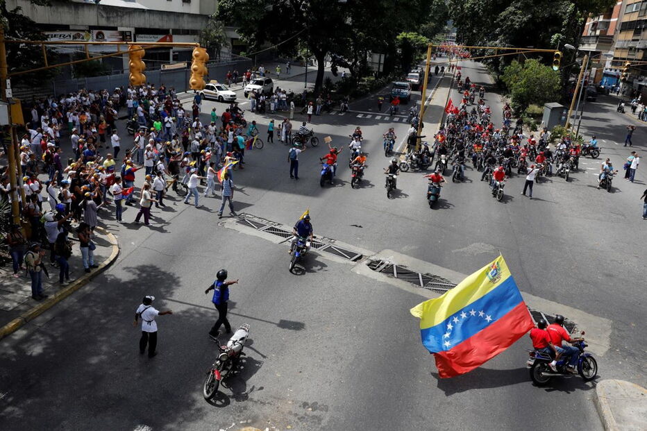 Imagens violentas da contestação a Maduro na Venezuela