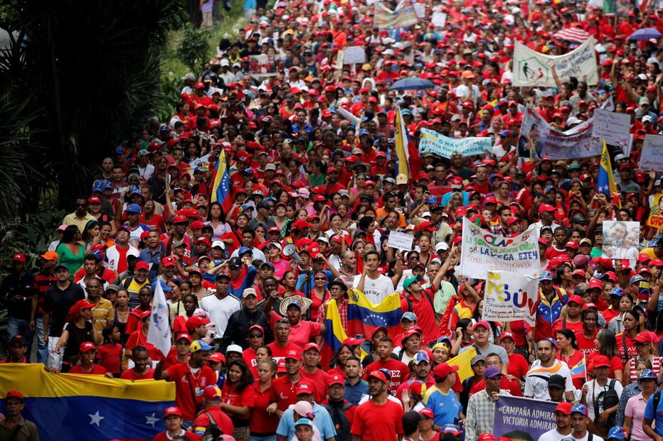 Imagens violentas da contestação a Maduro na Venezuela