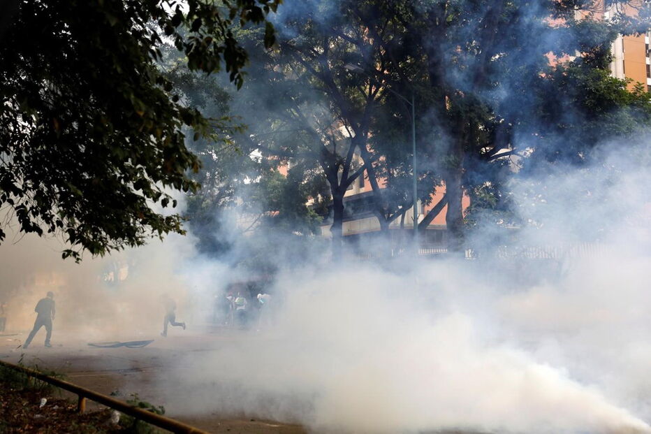 Imagens violentas da contestação a Maduro na Venezuela