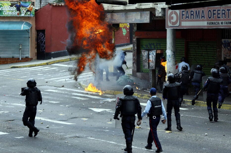 Imagens do segundo dia consecutivo de protestos na Venezuela
