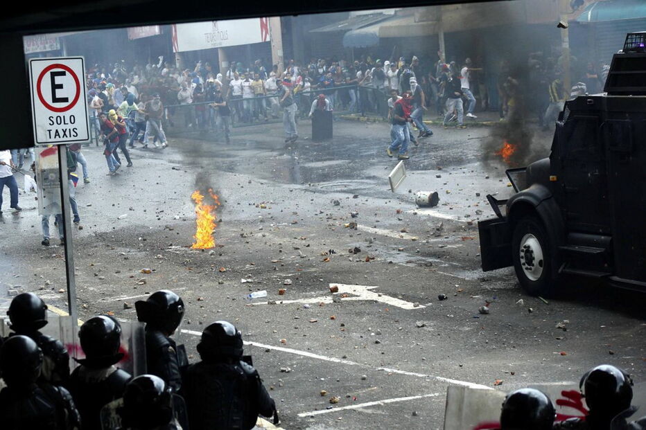 Imagens do segundo dia consecutivo de protestos na Venezuela