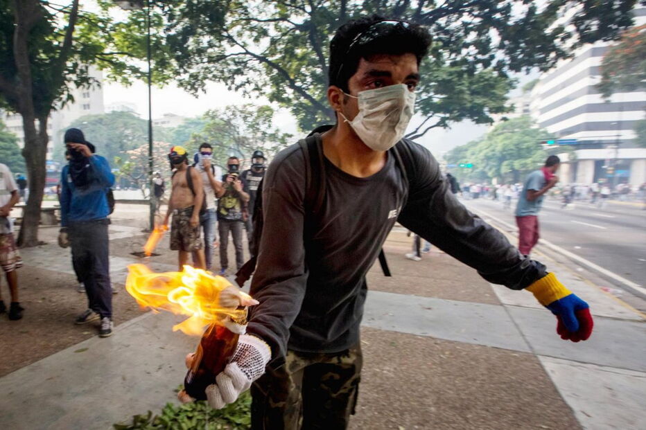 Imagens do segundo dia consecutivo de protestos na Venezuela