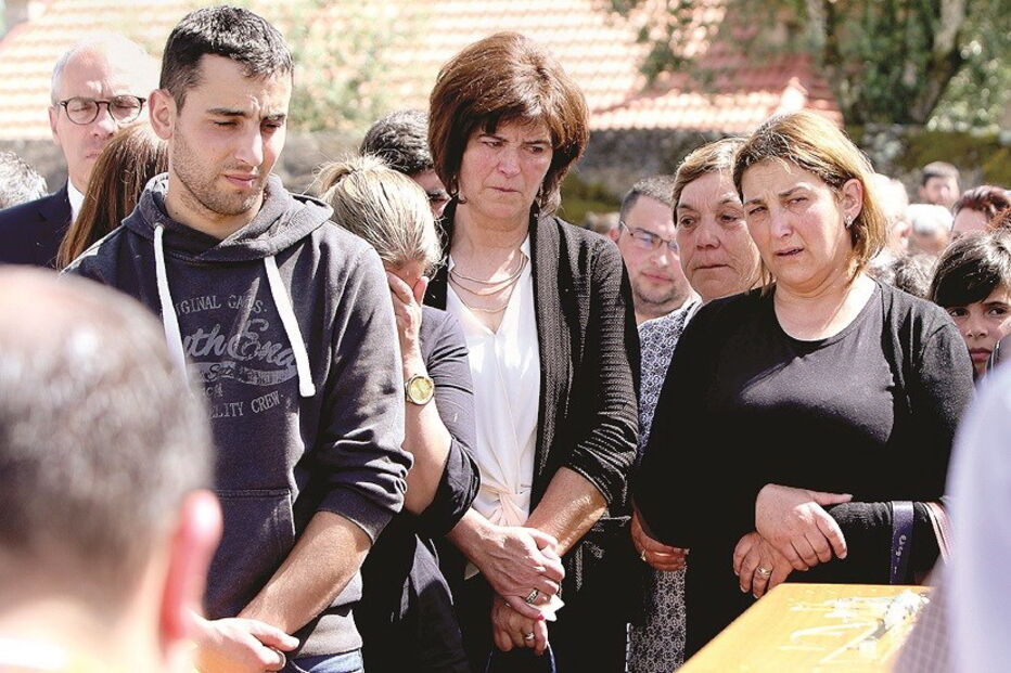 Emoção no último adeus ao casal Susana e Joaquim Pereira 
