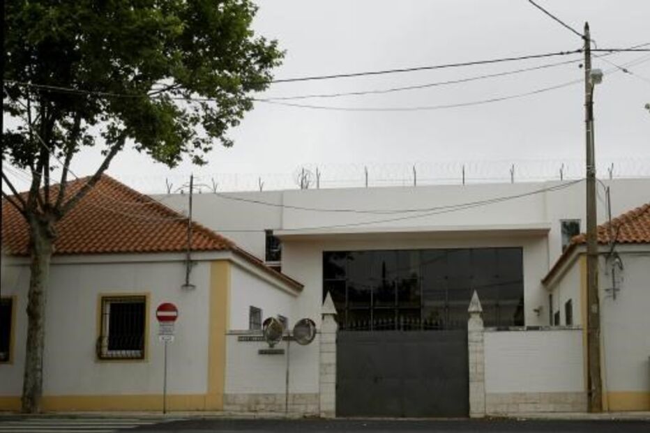 Reclusos cumpriam pena na ala  do regime aberto da cadeia de  Monsanto. Já foram transferidos 