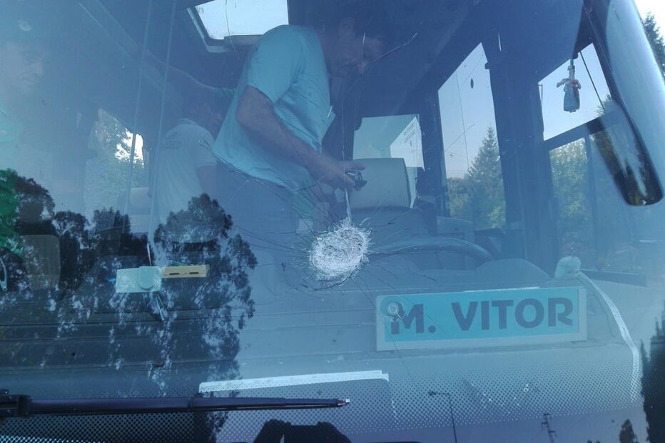 arcozelo, autocarro, apedrejado, maia, adeptos, tochas, pedras