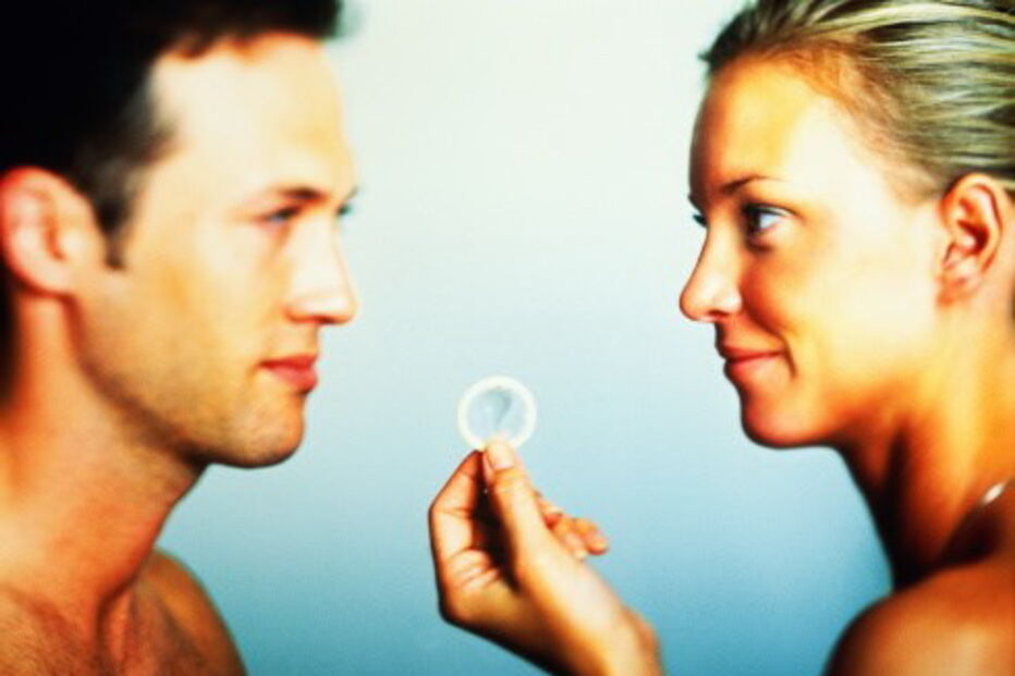 Número crescente de mulheres e homens homossexuais relata que o parceiro retira o preservativo sem consentimento