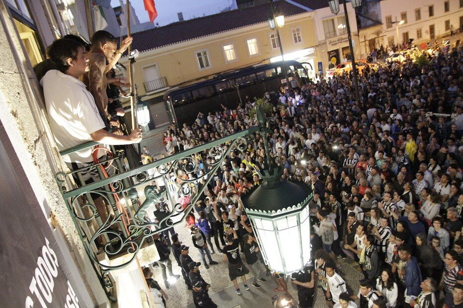 Equipa foi recebida por população portimonense em festa, depois de garantir a subida à primeira liga de futebol