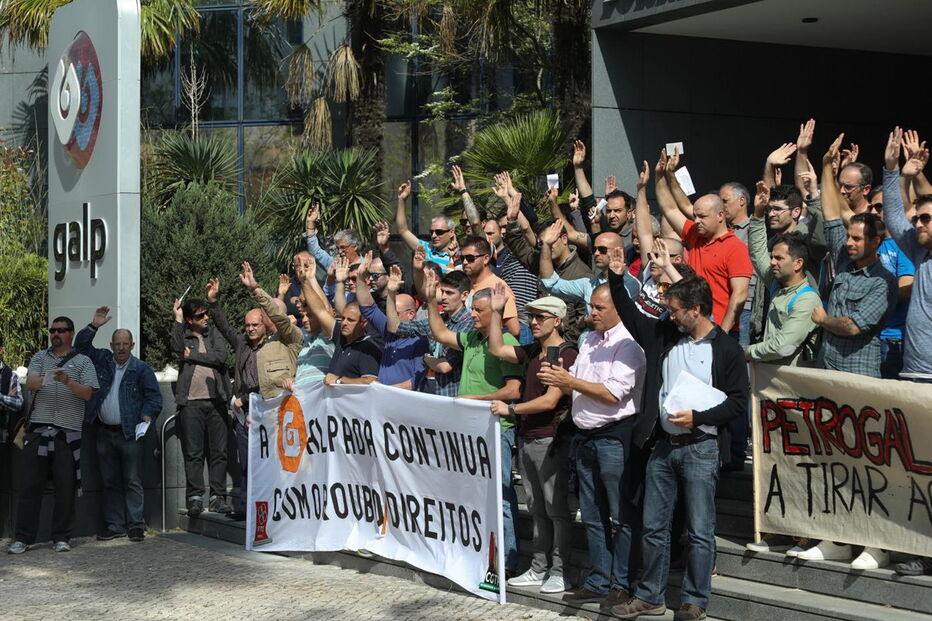 Trabalhadores da Petrogal em protesto pelos seus direitos
