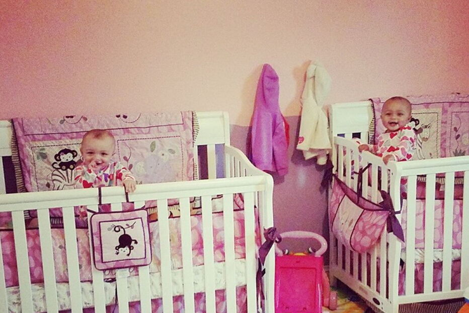 Kalani e Jarani Dean, as gémeas que nasceram com cores de pele diferentes, celebram esta quarta-feira, o primeiro aniversário