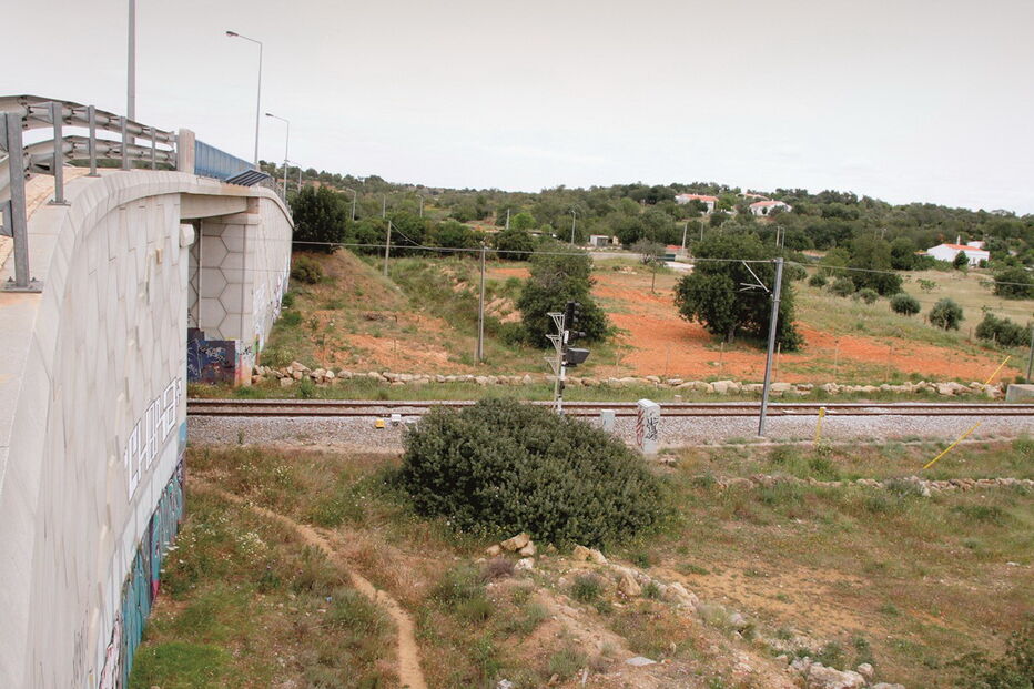 jogo, baleia azul, morte, jovem, rapariga, cortes, viaduto, queda, algarve, ferreiras