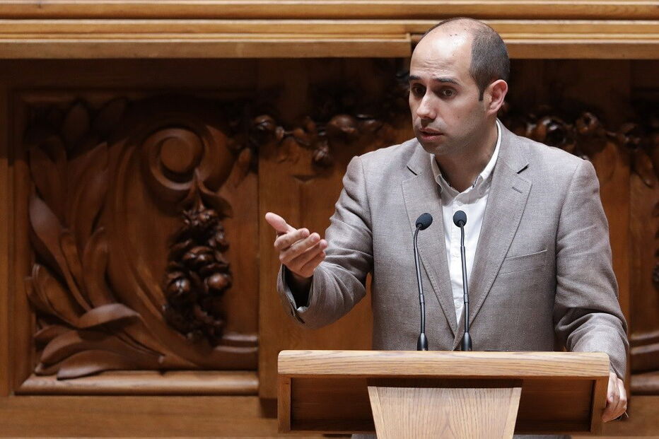 dívida, português, empresa, sobreendividamento, Pedro Filipe Soares, Bloco de Esquerda, João Galamba, Partido Socialista