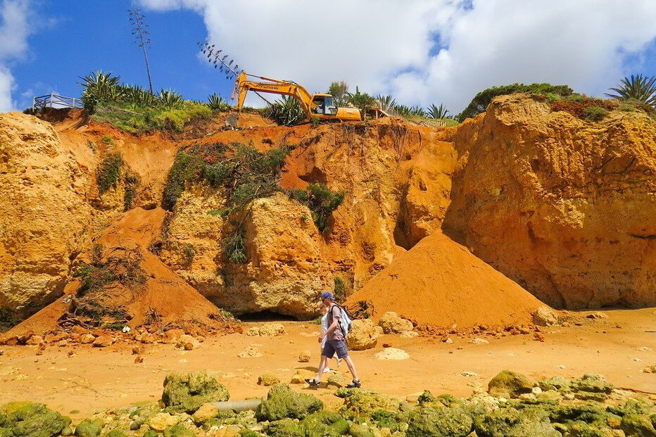 Algarve, Albufeira, praia Maria Luísa, rochas, perigo, remoção