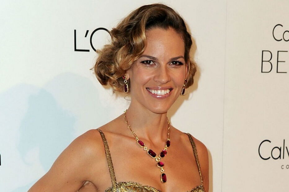 2017-04-29_16_01.04 Hilary-Swank.jpg