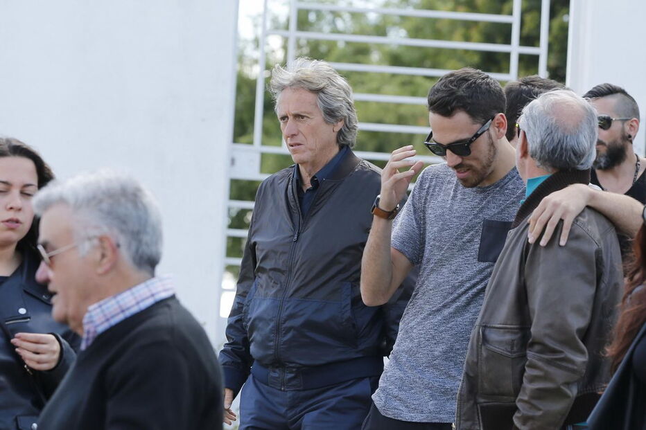 O funeral do pai de Jorge Jesus em imagens