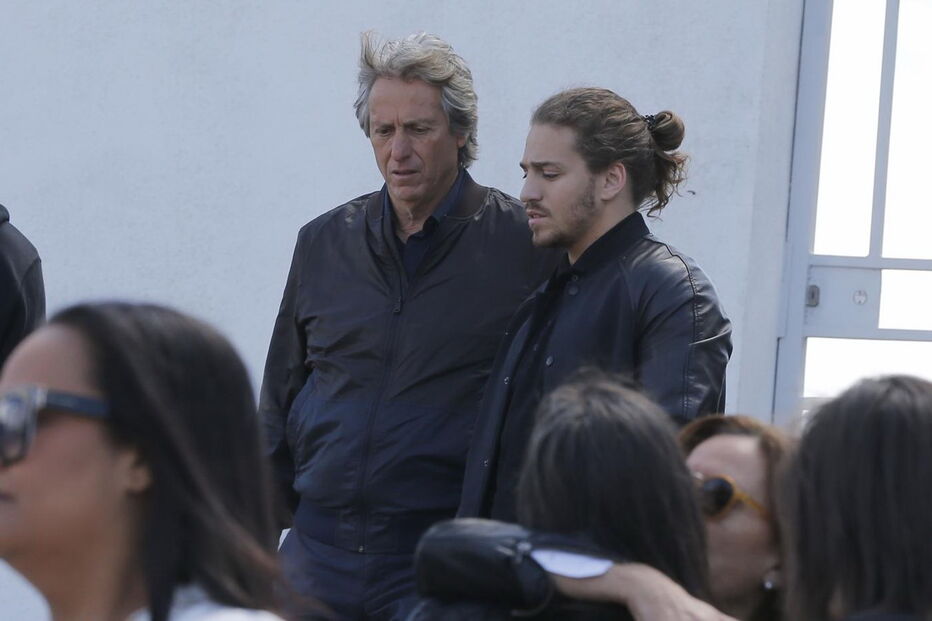 O funeral do pai de Jorge Jesus em imagens