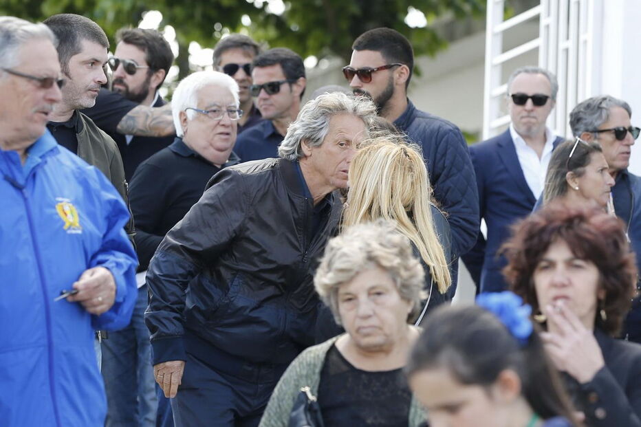O funeral do pai de Jorge Jesus em imagens