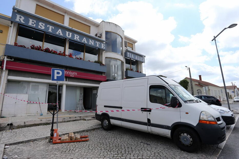 Caixa multibanco ficou danificada 