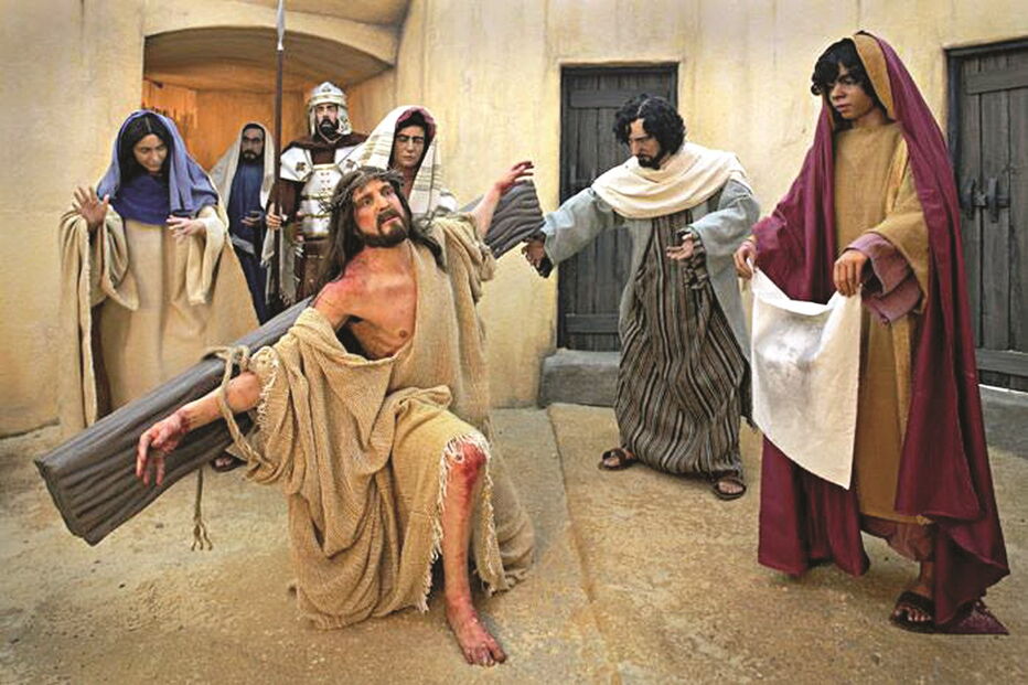 A crucificação de Jesus é uma das cenas em destaque 