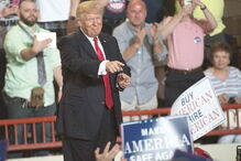 Presidente dos EUA mantém relação negativa com a imprensa, que acusa de ser incompetente e desonesta   