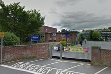 Morte, colapso, menina, criança, Newport, Inglaterra, falecer, Kyla Blake, Pitman Blake, Justin Blake, Nine Acres Primary School