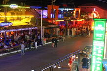 Hannah Powell ficou cega após consumir bebida adulterada com metanol