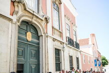 Fila para votar na Embaixada de França em Lisboa