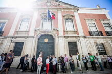 Fila para votar na Embaixada de França em Lisboa