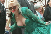 porno, pornografia, Cicciolina, revista,  L’Uomo Vogue, política