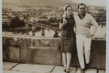 Jovem Baptista-Bastos com a esposa