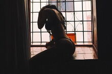 2017-05-11_17_17.43 Kylie Jenner publicou uma foto sensual à janela, em lingerie.PNG