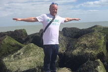 Lee Carter perdeu a virgindade com a namorada num quarto de hotel